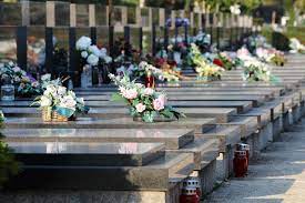 Significado y simbolismo de los difuntos centros de flores en cementerios